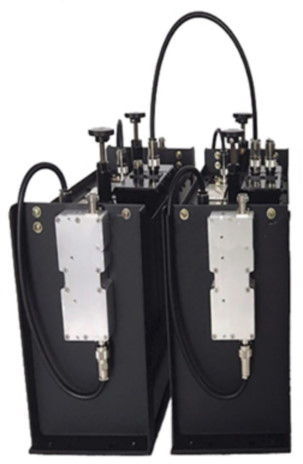 VHF 4 channel square cavity combiner, 136-174 MHz, freq. spacing =150 kHz, >70 dB isolation. 50-200W per channel